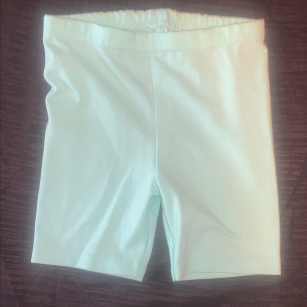Adorable mint green size 3t shorts!
